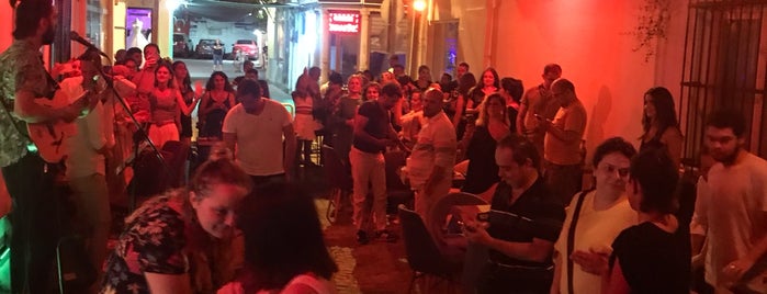 Cafe&Bar - Z Bar is one of Balıkesir canlı müzik.
