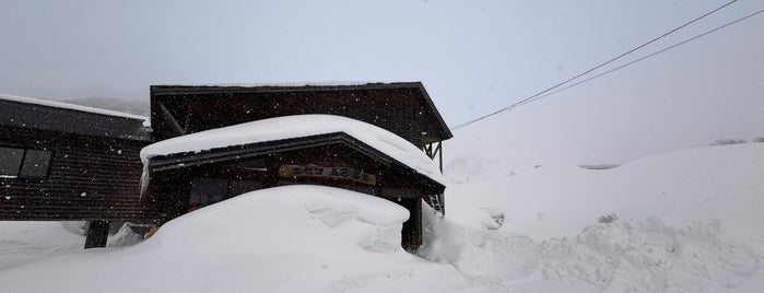 Niseko Goshiki Onsen Ryokan is one of 旅行で行ってみたい名所・宿.