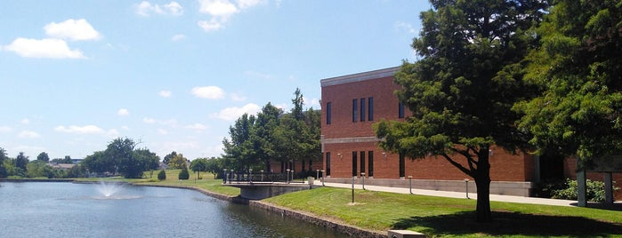 Thunderduck Hall is one of Richland College.