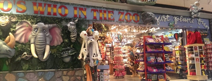 Who's Who in The Zoo is one of Locais curtidos por Lizzie.