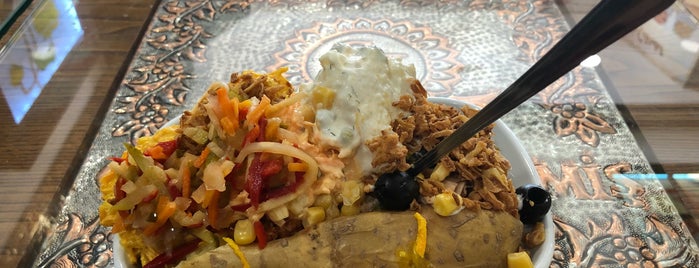 Çarik Kuruyemiş is one of Berlin Best: Indian & Middle-Eastern food.