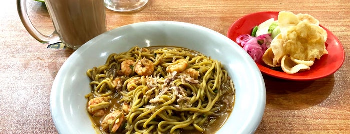Mie Midi is one of favorite culinary in Banda Aceh.