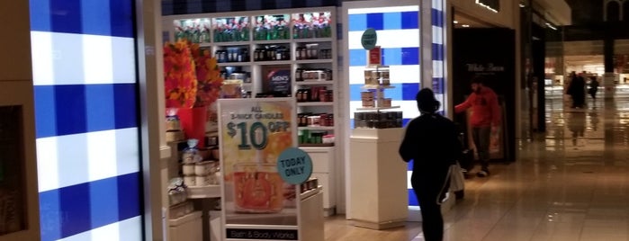 Bath & Body Works is one of Cathyさんのお気に入りスポット.