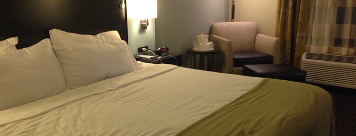 Holiday Inn Express & Suites is one of Locais curtidos por Brad.