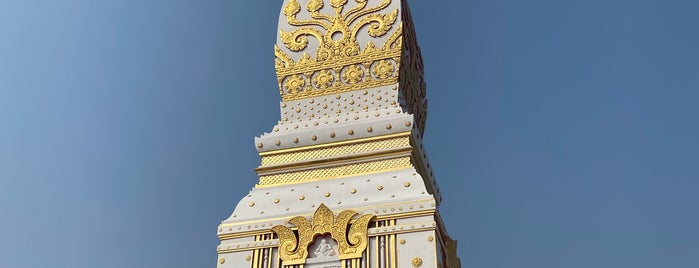 Wat Phra That Phanom is one of Locais curtidos por Soy.