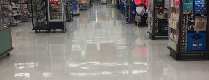Walmart Supercenter is one of สถานที่ที่ Chad ถูกใจ.