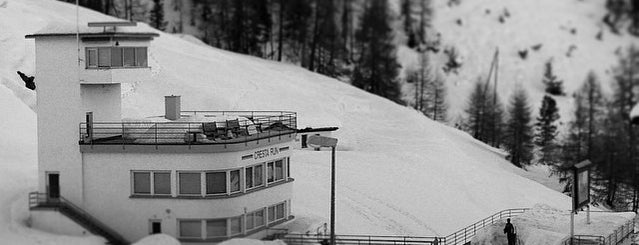 Bobsleigh Club is one of St. Moritz.