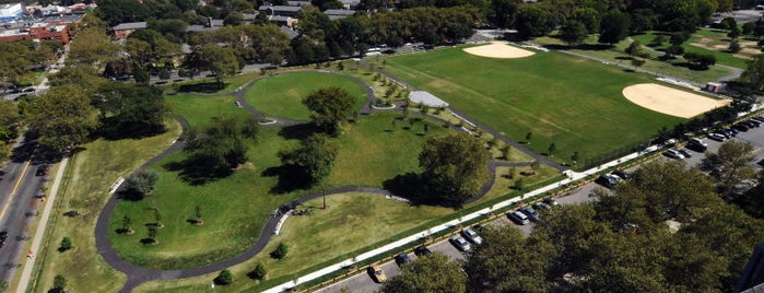 Soundview Park is one of Places to Run.