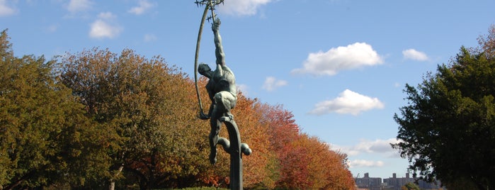 Rocket Thrower Statue is one of Virtual Tour of Flushing Meadows Corona Park.