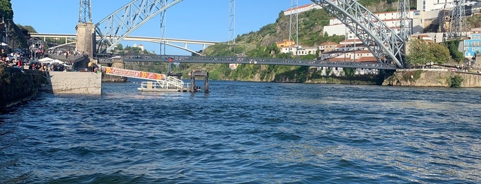 Rio Douro is one of Porti.