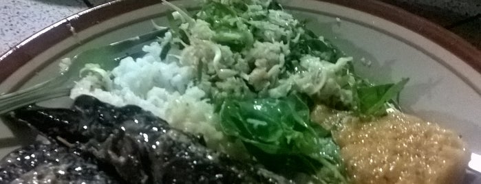 Mangut Lele Warung Komeni is one of Food.