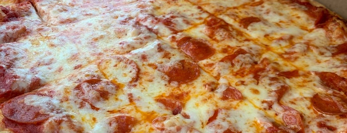 Pepi's Pizza is one of Must-visit Food in Oneida.