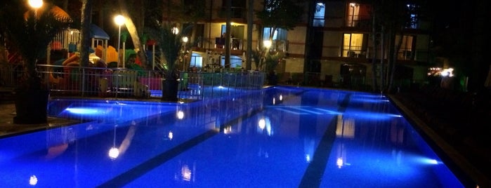 Pool @ Hotel Tarsis is one of Orte, die Paul gefallen.