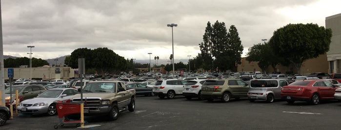Fallbrook Center is one of Woodland Hills.