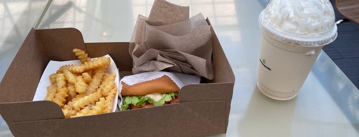 Shake Shack is one of Tempat yang Disukai Efrosini-Maria.