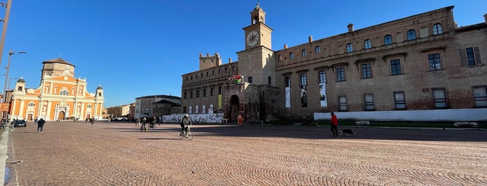 Piazza Martiri is one of Modena da scoprire.