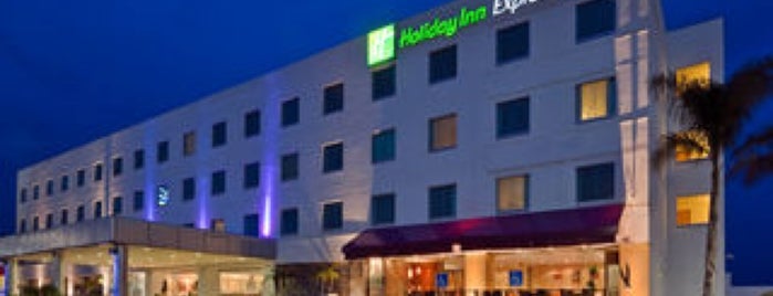 Holiday Inn Express & Suites is one of Tempat yang Disukai Xacks.
