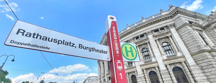 Burgtheater is one of Viena.