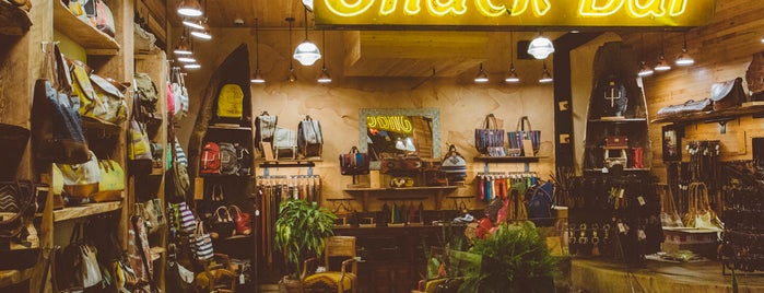 Will Leather Goods 'World Store' is one of Lieux qui ont plu à Erik.