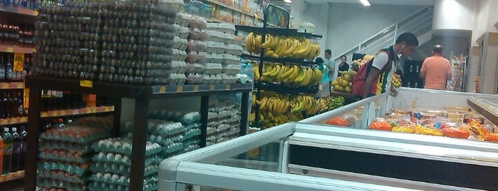 Supermercado Econômico is one of Tempat yang Disukai George.