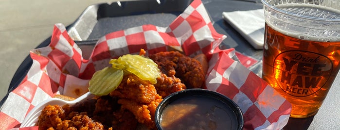 Prince's Hot Chicken (Food Truck) is one of Kimmie 님이 저장한 장소.