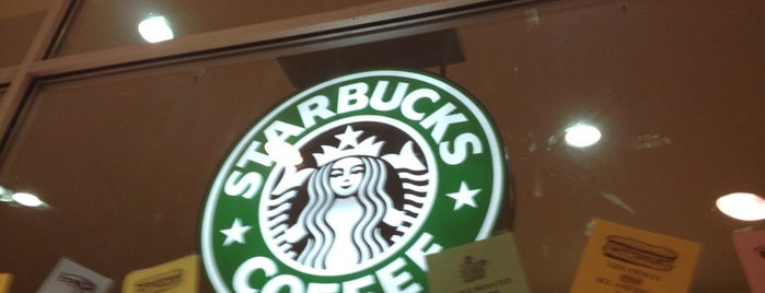 Starbucks is one of Tempat yang Disukai Latonia.