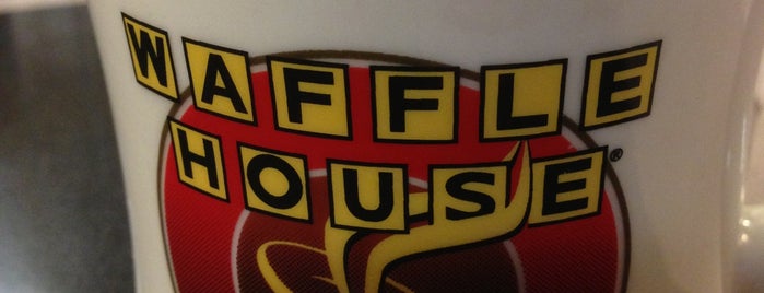 Waffle House is one of สถานที่ที่ Lizzie ถูกใจ.