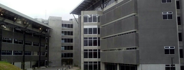 Facultad de Ciencias Sociales is one of สถานที่ที่ Javier ถูกใจ.