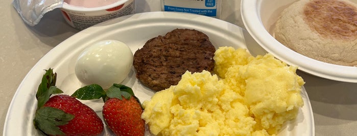Free Breakfast At Fairfield Inn is one of Lugares favoritos de Chester.
