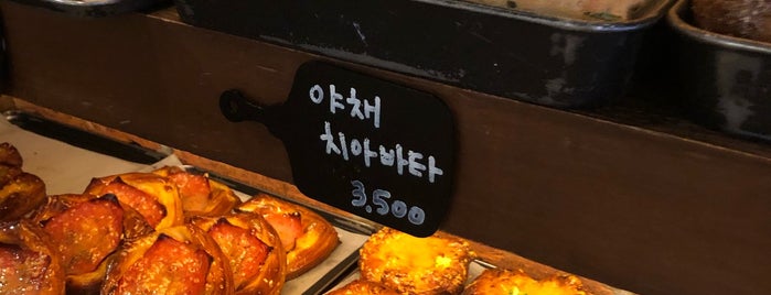 빵의정석 is one of The 15 Best Places for Croissants in Seoul.
