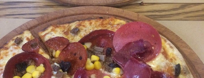 Pizza Locale is one of Locais curtidos por Selda.