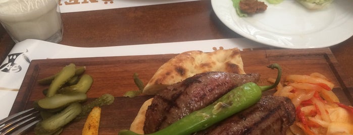 Akbıyık Döner & Steakhouse is one of Locais curtidos por Selda.