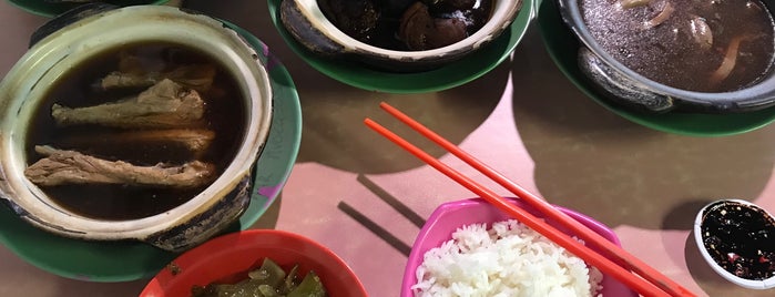 Leon Kee Claypot Pork Rib Soup is one of Places with V.