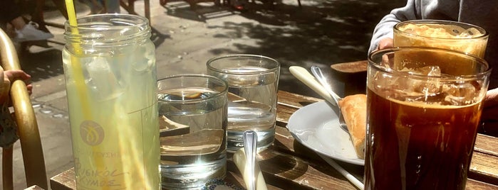ΤΡΙΑ ΦΑΝΑΡΙΑ is one of Nicosia Drinks.