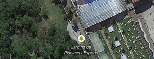 Parc "Piscines i Esports" is one of Locais curtidos por Anne.
