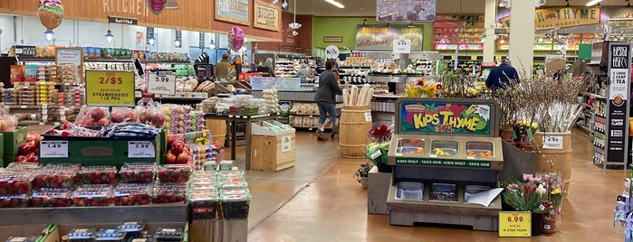 Fresh Thyme Farmers Market is one of healthy groceries.