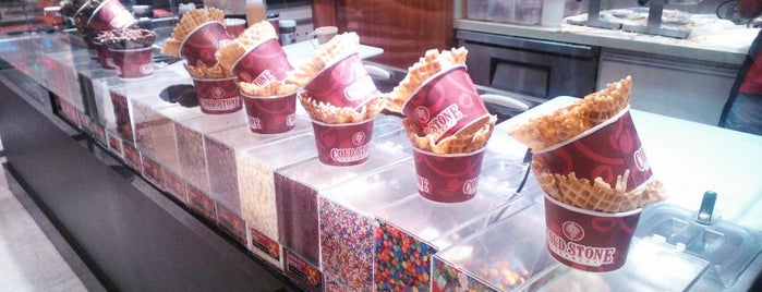 Cold Stone Creamery is one of Tainá 님이 저장한 장소.