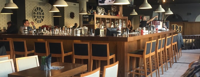 Bar & Dinner INSIDE is one of 🇹🇷B@yr@M🇹🇷 님이 좋아한 장소.