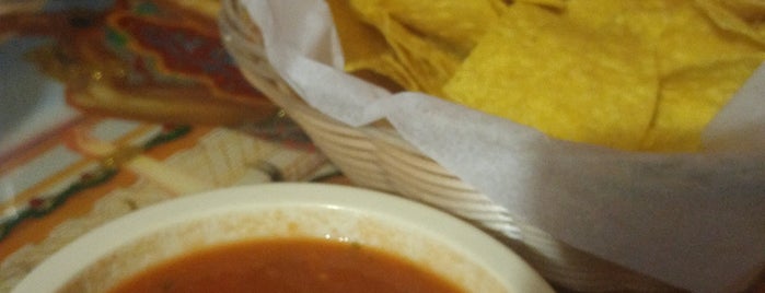 El Azteca Mexican Restaurant is one of สถานที่ที่ Mike ถูกใจ.