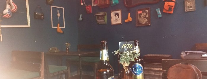 No9 Cafe & Bar is one of Lugares favoritos de TT.