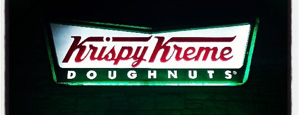 Krispy Kreme Doughnuts is one of สถานที่ที่ Khrystal K. ถูกใจ.