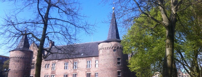 Gemeentemuseum Helmond | Kasteel Helmond is one of Kastelen ♖.