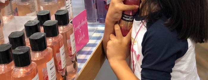 Bath & Body Works is one of Samさんのお気に入りスポット.