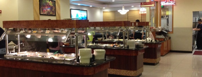 New Town Buffet is one of Lugares favoritos de Maris.