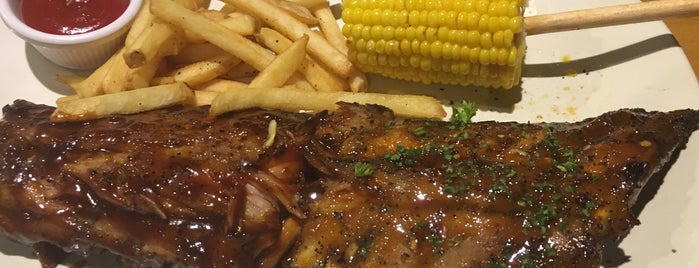 Outback Steakhouse is one of Lugares favoritos de Maris.