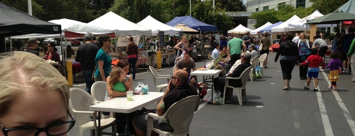 Temescal Farmers' Market is one of Outdoors Eats.
