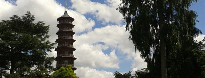 Pagoda is one of สถานที่ที่ Tristan ถูกใจ.