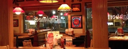 Applebee's Grill + Bar is one of Orte, die David gefallen.