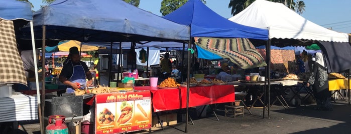 Pasar Malam Pulau Duyong is one of สถานที่ที่บันทึกไว้ของ ꌅꁲꉣꂑꌚꁴꁲ꒒.