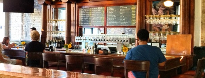 Liberty's Bar & Bottle is one of Tempat yang Disukai Andy.